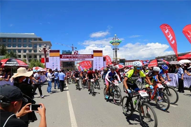 2018“asiagame设计杯”甘南藏地传奇自行车赛鸣枪开赛！